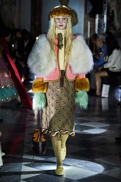 Look 95